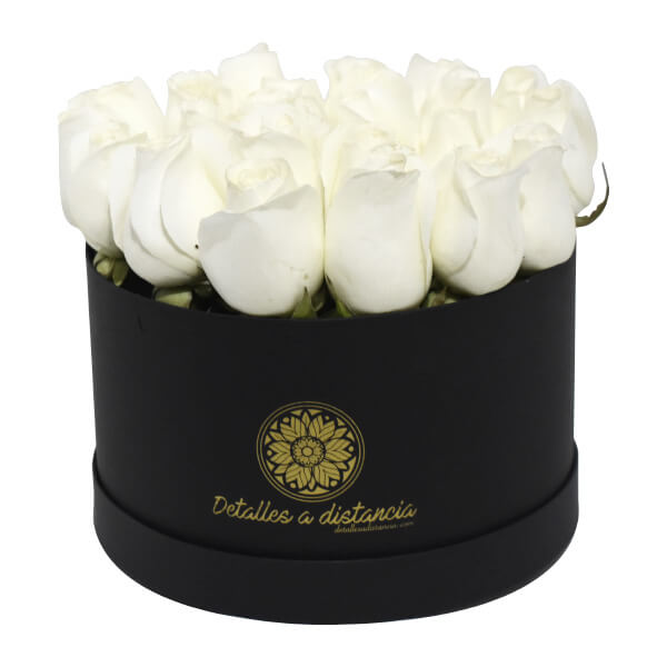 Caja con rosas blancas