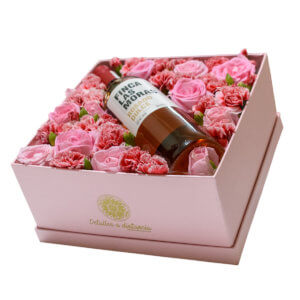 Caja de flores con finca las moras rosado dulce